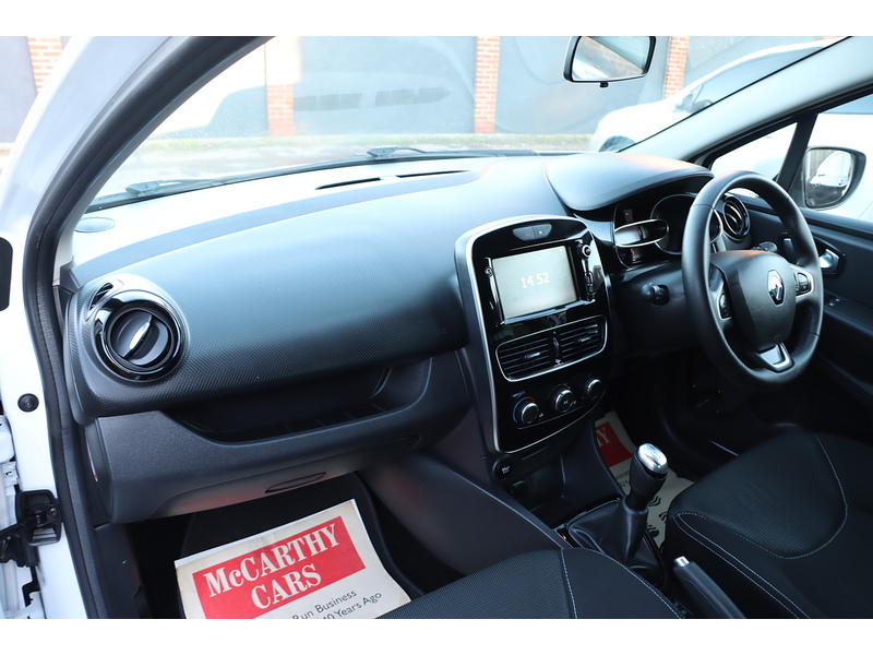 Renault 0.9 TCE ICONIC HATCHBACK 5DR PETROL MANUAL SAT NAV BLUETOOTH DAB STEREO APPLE CARPLAY PARKING AIDS 2 OWNERS 27000 MILES FSH 4 SERVICES NO ULEZ CHARGE 72-74 Mitcham Road