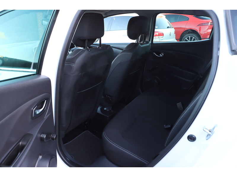 Renault 0.9 TCE ICONIC HATCHBACK 5DR PETROL MANUAL SAT NAV BLUETOOTH DAB STEREO APPLE CARPLAY PARKING AIDS 2 OWNERS 27000 MILES FSH 4 SERVICES NO ULEZ CHARGE 72-74 Mitcham Road