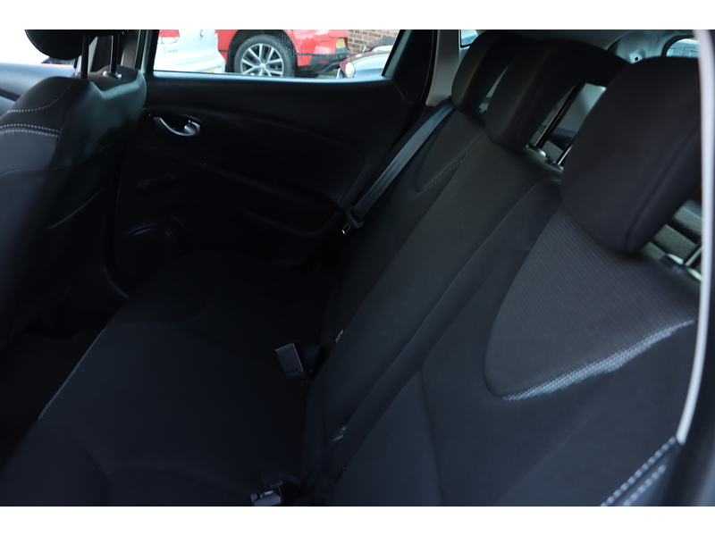 Renault 0.9 TCE ICONIC HATCHBACK 5DR PETROL MANUAL SAT NAV BLUETOOTH DAB STEREO APPLE CARPLAY PARKING AIDS 2 OWNERS 27000 MILES FSH 4 SERVICES NO ULEZ CHARGE 72-74 Mitcham Road