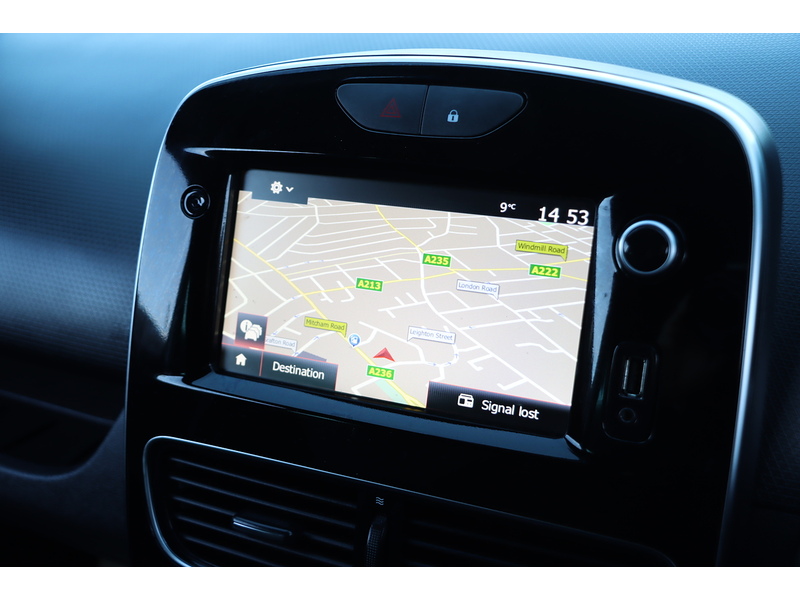 Renault 0.9 TCE ICONIC HATCHBACK 5DR PETROL MANUAL SAT NAV BLUETOOTH DAB STEREO APPLE CARPLAY PARKING AIDS 2 OWNERS 27000 MILES FSH 4 SERVICES NO ULEZ CHARGE 72-74 Mitcham Road