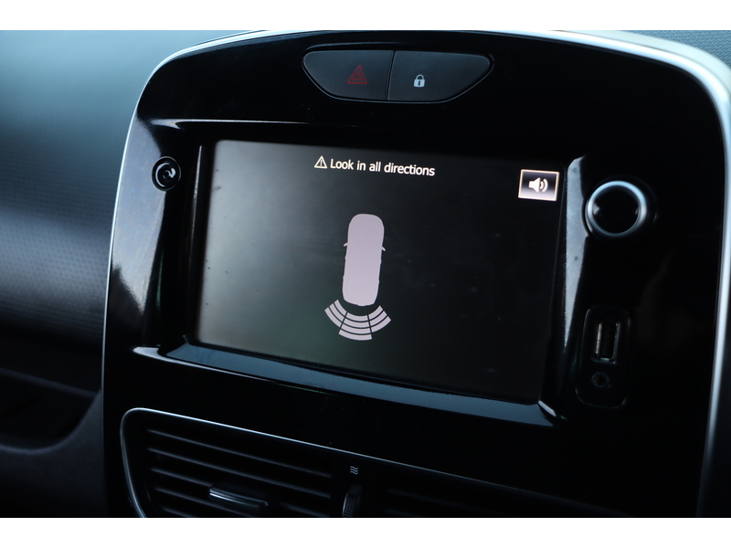 Renault 0.9 TCE ICONIC HATCHBACK 5DR PETROL MANUAL SAT NAV BLUETOOTH DAB STEREO APPLE CARPLAY PARKING AIDS 2 OWNERS 27000 MILES FSH 4 SERVICES NO ULEZ CHARGE 72-74 Mitcham Road