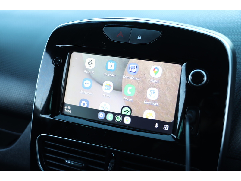 Renault 0.9 TCE ICONIC HATCHBACK 5DR PETROL MANUAL SAT NAV BLUETOOTH DAB STEREO APPLE CARPLAY PARKING AIDS 2 OWNERS 27000 MILES FSH 4 SERVICES NO ULEZ CHARGE 72-74 Mitcham Road