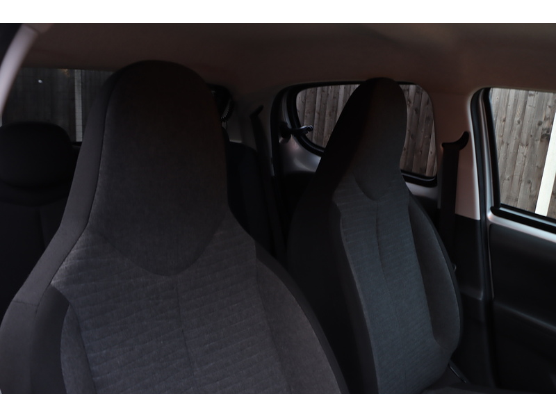 Citroen 1.0 VTi Flair Hatchback 5dr Petrol ETG5 Euro 5 (Euro 5) (68 ps) 72-74 Mitcham Road