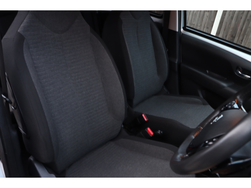 Citroen 1.0 VTi Flair Hatchback 5dr Petrol ETG5 Euro 5 (Euro 5) (68 ps) 72-74 Mitcham Road