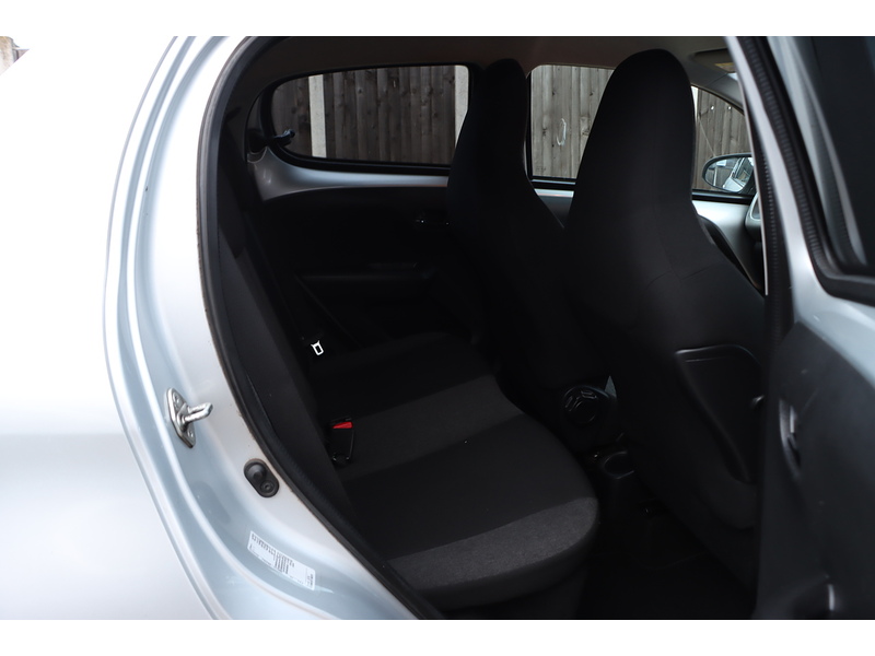 Citroen 1.0 VTi Flair Hatchback 5dr Petrol ETG5 Euro 5 (Euro 5) (68 ps) 72-74 Mitcham Road