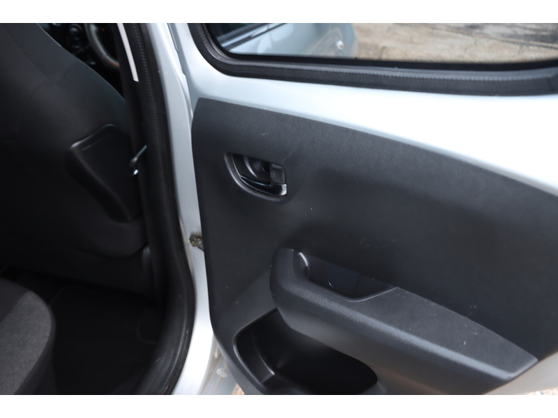 Citroen 1.0 VTi Flair Hatchback 5dr Petrol ETG5 Euro 5 (Euro 5) (68 ps) 72-74 Mitcham Road