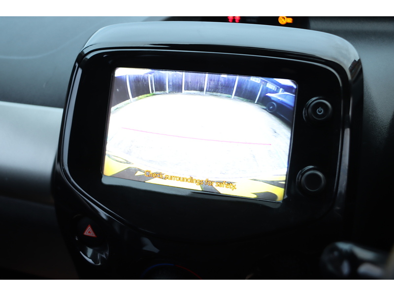 Citroen 1.0 VTi Flair Hatchback 5dr Petrol ETG5 Euro 5 (Euro 5) (68 ps) 72-74 Mitcham Road