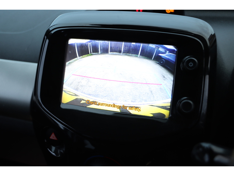 Citroen 1.0 VTi Flair Hatchback 5dr Petrol ETG5 Euro 5 (Euro 5) (68 ps) 72-74 Mitcham Road