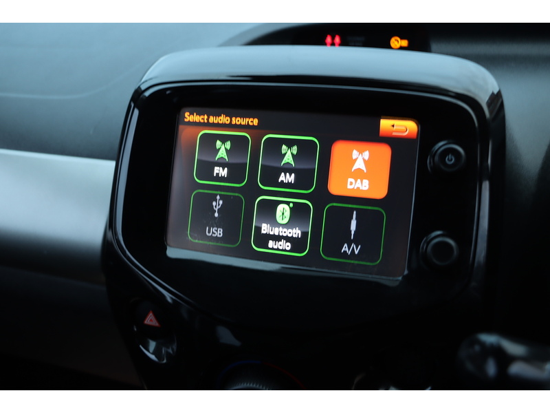 Citroen 1.0 VTi Flair Hatchback 5dr Petrol ETG5 Euro 5 (Euro 5) (68 ps) 72-74 Mitcham Road