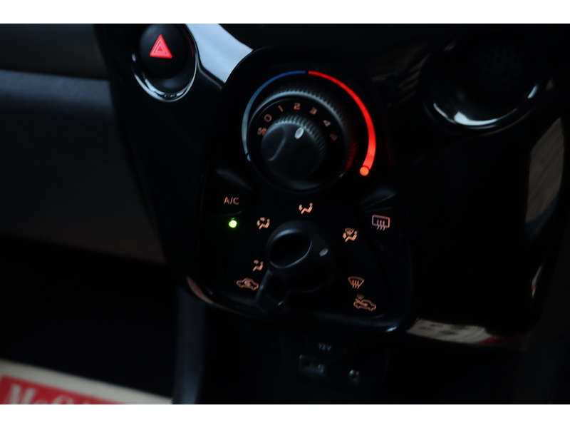 Citroen 1.0 VTi Flair Hatchback 5dr Petrol ETG5 Euro 5 (Euro 5) (68 ps) 72-74 Mitcham Road