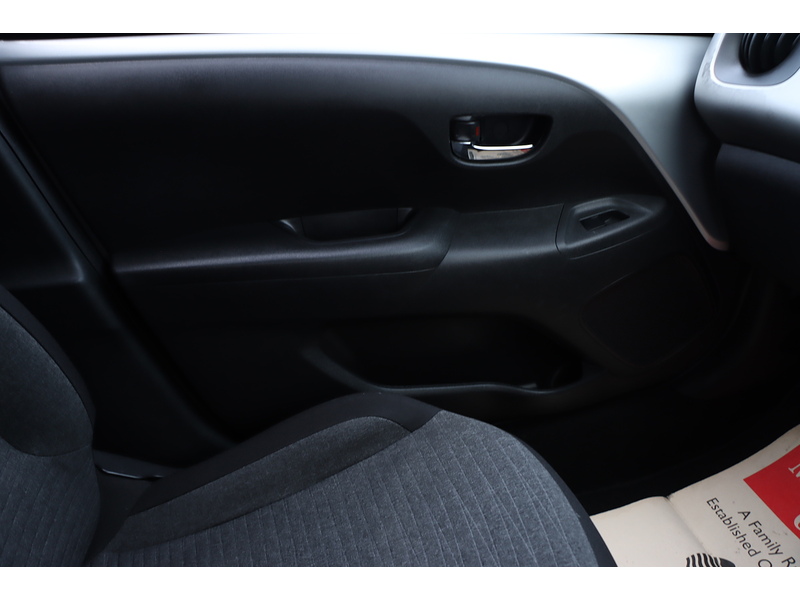 Citroen 1.0 VTi Flair Hatchback 5dr Petrol ETG5 Euro 5 (Euro 5) (68 ps) 72-74 Mitcham Road