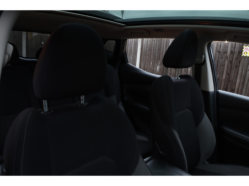 Nissan 1.3 DIG-T N-CONNECTA SUV 5DR PETROL MANUAL SATNAV BLUETOOTH DAB RADIO APPLE CARPLAY REAR CAMERA PARKING AIDS 41000 MILES FSH 6 SERVICES NO ULEZ CHARGE 72-74 Mitcham Road