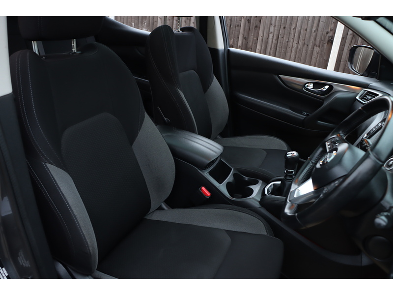 Nissan 1.3 DIG-T N-CONNECTA SUV 5DR PETROL MANUAL SATNAV BLUETOOTH DAB RADIO APPLE CARPLAY REAR CAMERA PARKING AIDS 41000 MILES FSH 6 SERVICES NO ULEZ CHARGE 72-74 Mitcham Road