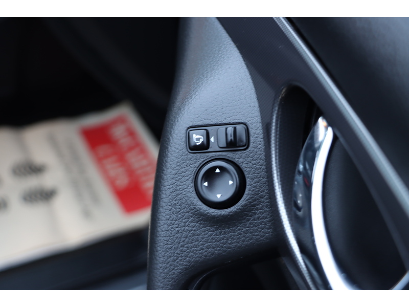 Nissan 1.3 DIG-T N-CONNECTA SUV 5DR PETROL MANUAL SATNAV BLUETOOTH DAB RADIO APPLE CARPLAY REAR CAMERA PARKING AIDS 41000 MILES FSH 6 SERVICES NO ULEZ CHARGE 72-74 Mitcham Road