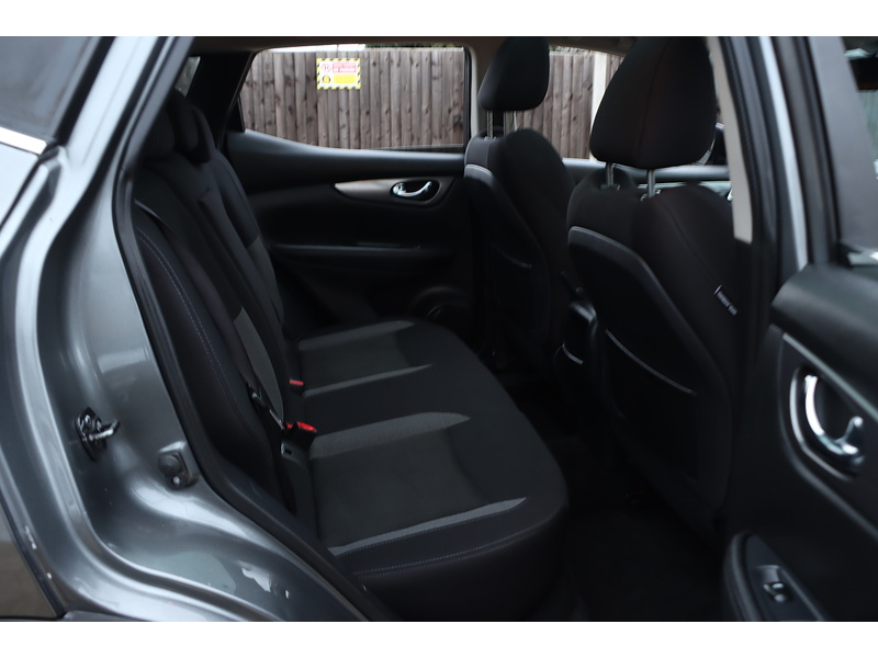 Nissan 1.3 DIG-T N-CONNECTA SUV 5DR PETROL MANUAL SATNAV BLUETOOTH DAB RADIO APPLE CARPLAY REAR CAMERA PARKING AIDS 41000 MILES FSH 6 SERVICES NO ULEZ CHARGE 72-74 Mitcham Road