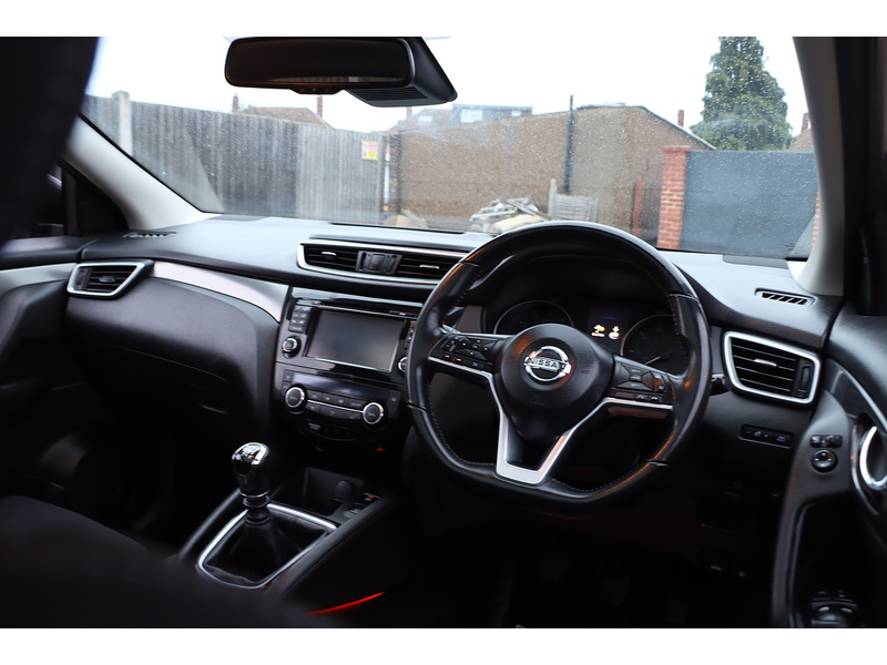 Nissan 1.3 DIG-T N-CONNECTA SUV 5DR PETROL MANUAL SATNAV BLUETOOTH DAB RADIO APPLE CARPLAY REAR CAMERA PARKING AIDS 41000 MILES FSH 6 SERVICES NO ULEZ CHARGE 72-74 Mitcham Road