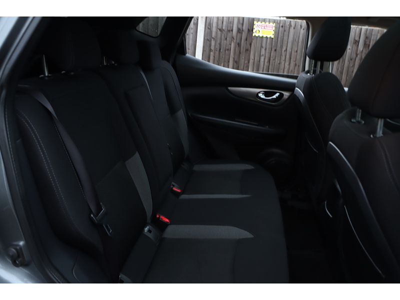 Nissan 1.3 DIG-T N-CONNECTA SUV 5DR PETROL MANUAL SATNAV BLUETOOTH DAB RADIO APPLE CARPLAY REAR CAMERA PARKING AIDS 41000 MILES FSH 6 SERVICES NO ULEZ CHARGE 72-74 Mitcham Road