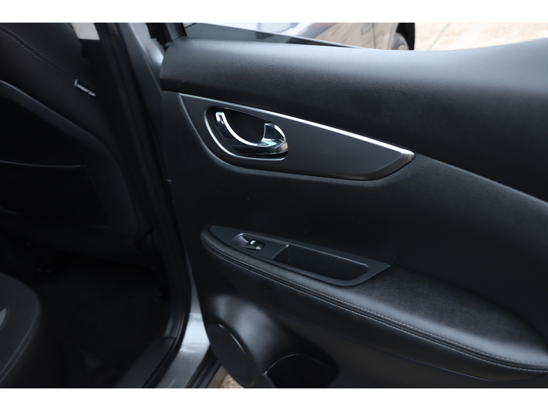 Nissan 1.3 DIG-T N-CONNECTA SUV 5DR PETROL MANUAL SATNAV BLUETOOTH DAB RADIO APPLE CARPLAY REAR CAMERA PARKING AIDS 41000 MILES FSH 6 SERVICES NO ULEZ CHARGE 72-74 Mitcham Road