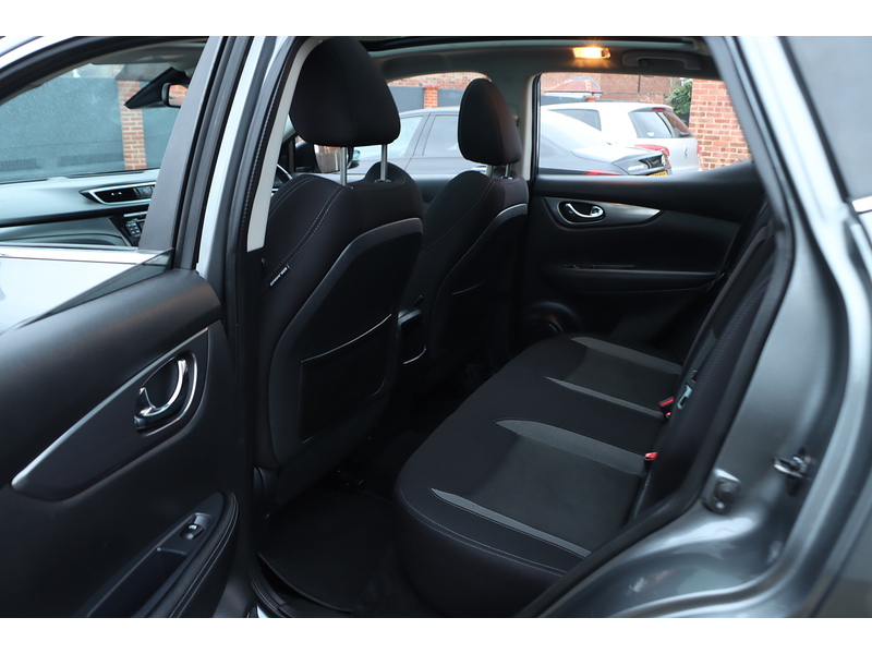 Nissan 1.3 DIG-T N-CONNECTA SUV 5DR PETROL MANUAL SATNAV BLUETOOTH DAB RADIO APPLE CARPLAY REAR CAMERA PARKING AIDS 41000 MILES FSH 6 SERVICES NO ULEZ CHARGE 72-74 Mitcham Road