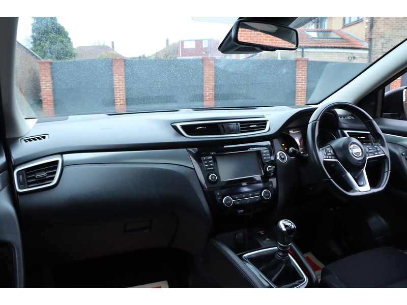 Nissan 1.3 DIG-T N-CONNECTA SUV 5DR PETROL MANUAL SATNAV BLUETOOTH DAB RADIO APPLE CARPLAY REAR CAMERA PARKING AIDS 41000 MILES FSH 6 SERVICES NO ULEZ CHARGE 72-74 Mitcham Road