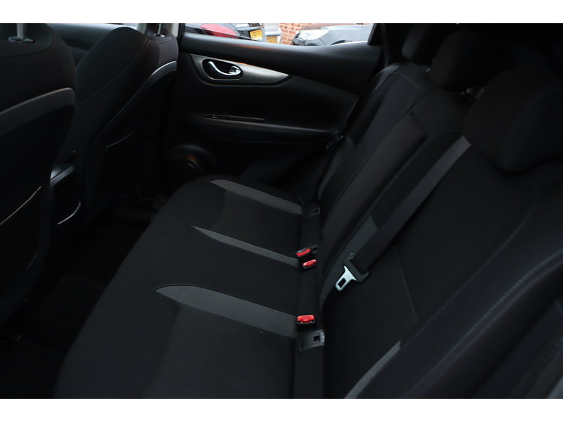 Nissan 1.3 DIG-T N-CONNECTA SUV 5DR PETROL MANUAL SATNAV BLUETOOTH DAB RADIO APPLE CARPLAY REAR CAMERA PARKING AIDS 41000 MILES FSH 6 SERVICES NO ULEZ CHARGE 72-74 Mitcham Road