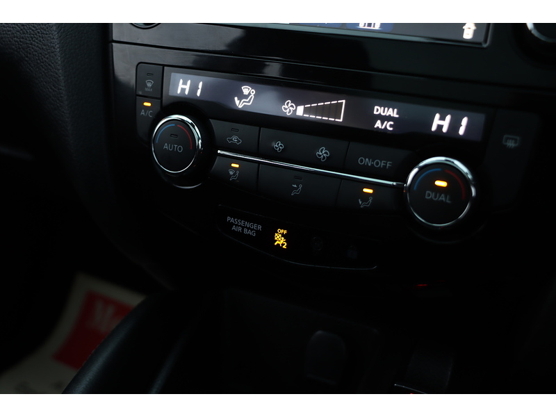 Nissan 1.3 DIG-T N-CONNECTA SUV 5DR PETROL MANUAL SATNAV BLUETOOTH DAB RADIO APPLE CARPLAY REAR CAMERA PARKING AIDS 41000 MILES FSH 6 SERVICES NO ULEZ CHARGE 72-74 Mitcham Road