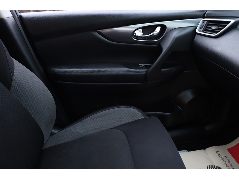 Nissan 1.3 DIG-T N-CONNECTA SUV 5DR PETROL MANUAL SATNAV BLUETOOTH DAB RADIO APPLE CARPLAY REAR CAMERA PARKING AIDS 41000 MILES FSH 6 SERVICES NO ULEZ CHARGE 72-74 Mitcham Road