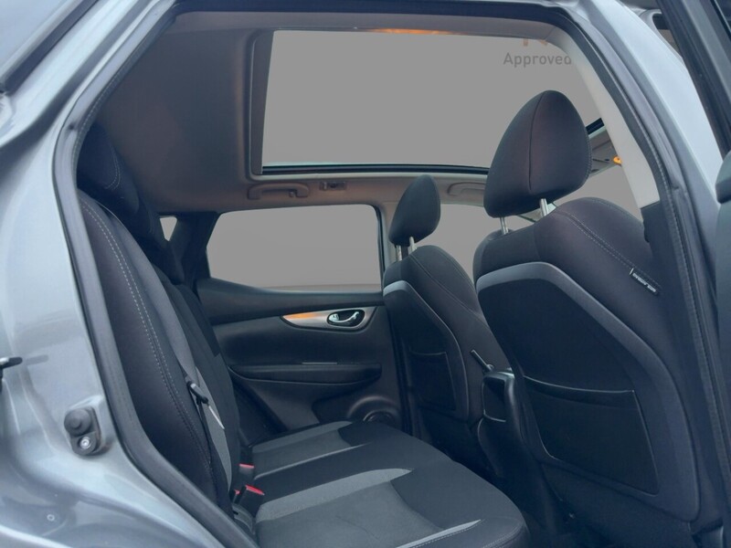 Nissan 1.3 DIG-T N-CONNECTA SUV 5DR PETROL MANUAL SATNAV BLUETOOTH DAB RADIO APPLE CARPLAY REAR CAMERA PARKING AIDS 41000 MILES FSH 6 SERVICES NO ULEZ CHARGE 72-74 Mitcham Road