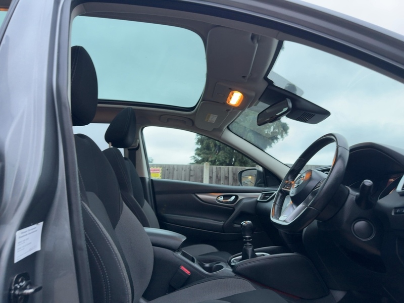 Nissan 1.3 DIG-T N-CONNECTA SUV 5DR PETROL MANUAL SATNAV BLUETOOTH DAB RADIO APPLE CARPLAY REAR CAMERA PARKING AIDS 41000 MILES FSH 6 SERVICES NO ULEZ CHARGE 72-74 Mitcham Road