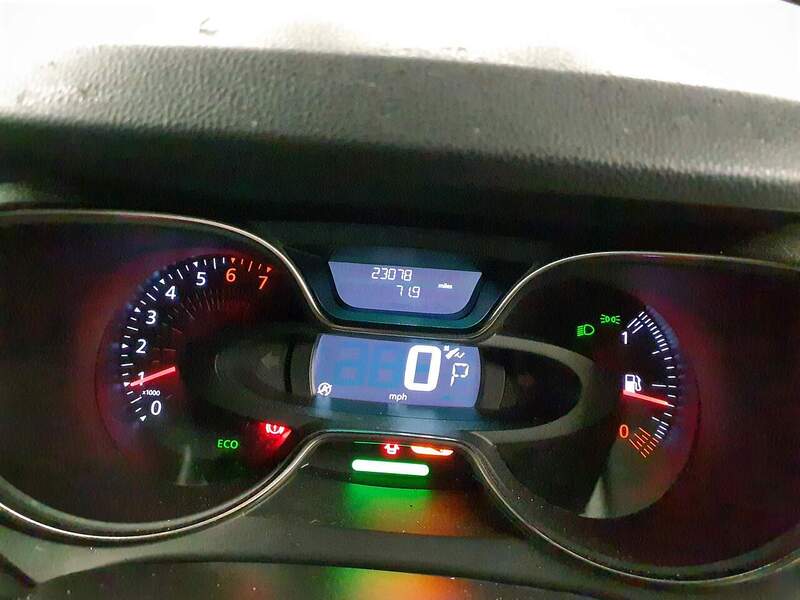 Renault 1.3 TCE ENERGY S EDITION SUV 5DR PETROL EDC AUTO SAT NAV BLUETOOTH DAB STEREO REAR CAMERA PARKING AIDS JUST 2 OWNERS ONLY 23000 MILES FSH 5 SERVICES 72-74 Mitcham Road