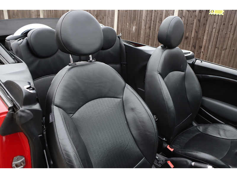 MINI 1.6 S CONVERTIBLE 6 SPEED PETROL MANUAL CHILI PACK FULL LEATHER HEATED SEATS BLUETOOTH CD PLAYER PARKING AIDS ONLY 65000 MILES SH NO ULEZ CHARGE 72-74 Mitcham Road