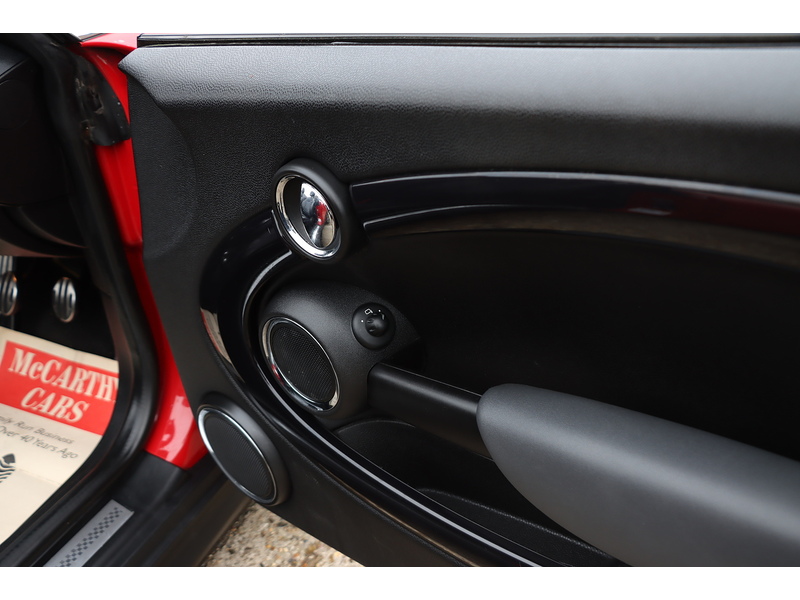 MINI 1.6 S CONVERTIBLE 6 SPEED PETROL MANUAL CHILI PACK FULL LEATHER HEATED SEATS BLUETOOTH CD PLAYER PARKING AIDS ONLY 65000 MILES SH NO ULEZ CHARGE 72-74 Mitcham Road