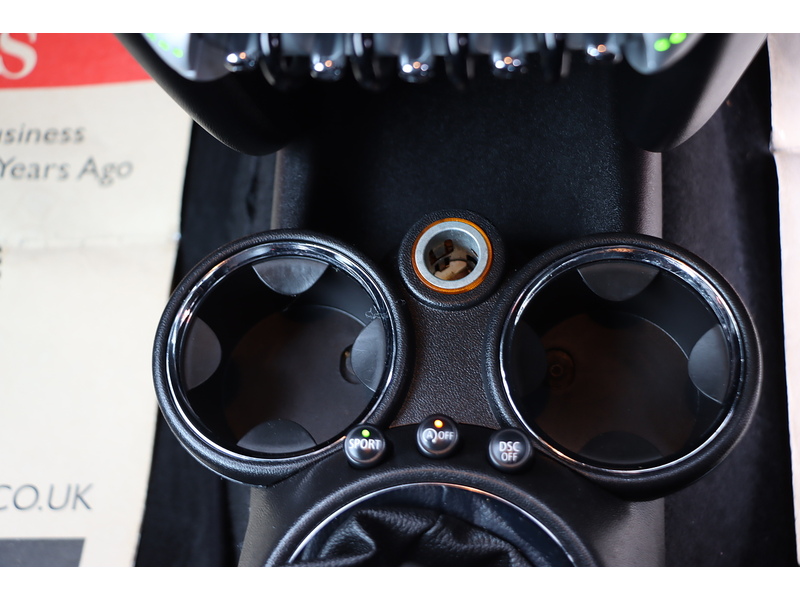 MINI 1.6 S CONVERTIBLE 6 SPEED PETROL MANUAL CHILI PACK FULL LEATHER HEATED SEATS BLUETOOTH CD PLAYER PARKING AIDS ONLY 65000 MILES SH NO ULEZ CHARGE 72-74 Mitcham Road