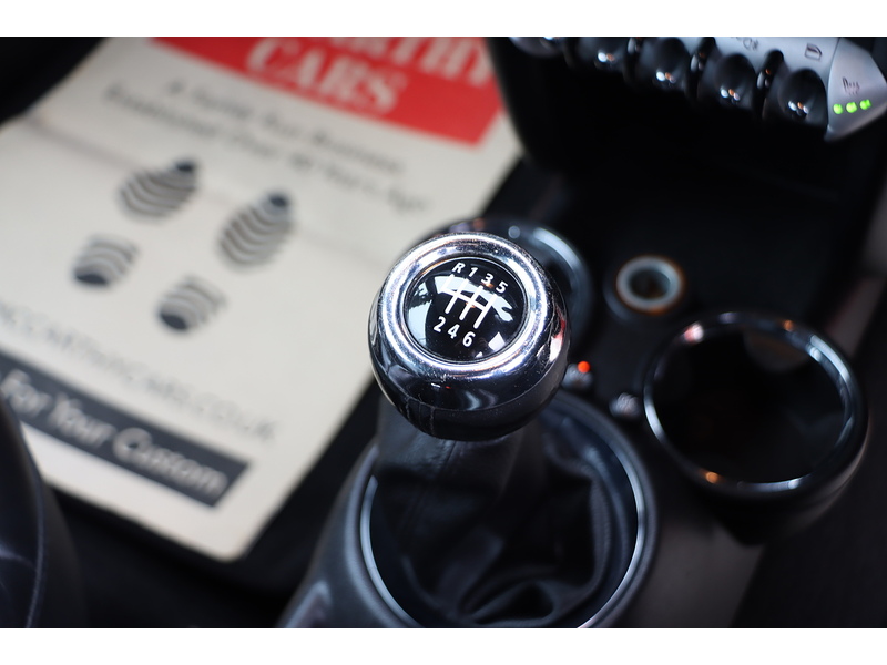 MINI 1.6 S CONVERTIBLE 6 SPEED PETROL MANUAL CHILI PACK FULL LEATHER HEATED SEATS BLUETOOTH CD PLAYER PARKING AIDS ONLY 65000 MILES SH NO ULEZ CHARGE 72-74 Mitcham Road