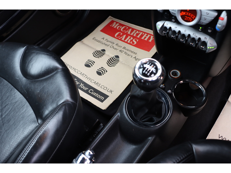 MINI 1.6 S CONVERTIBLE 6 SPEED PETROL MANUAL CHILI PACK FULL LEATHER HEATED SEATS BLUETOOTH CD PLAYER PARKING AIDS ONLY 65000 MILES SH NO ULEZ CHARGE 72-74 Mitcham Road