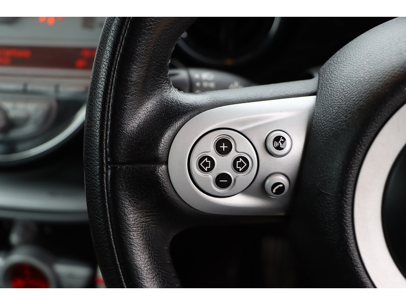 MINI 1.6 S CONVERTIBLE 6 SPEED PETROL MANUAL CHILI PACK FULL LEATHER HEATED SEATS BLUETOOTH CD PLAYER PARKING AIDS ONLY 65000 MILES SH NO ULEZ CHARGE 72-74 Mitcham Road