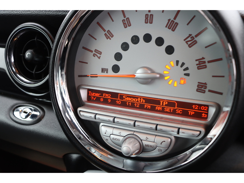 MINI 1.6 S CONVERTIBLE 6 SPEED PETROL MANUAL CHILI PACK FULL LEATHER HEATED SEATS BLUETOOTH CD PLAYER PARKING AIDS ONLY 65000 MILES SH NO ULEZ CHARGE 72-74 Mitcham Road