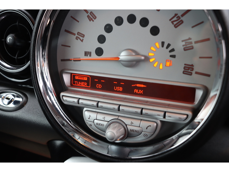 MINI 1.6 S CONVERTIBLE 6 SPEED PETROL MANUAL CHILI PACK FULL LEATHER HEATED SEATS BLUETOOTH CD PLAYER PARKING AIDS ONLY 65000 MILES SH NO ULEZ CHARGE 72-74 Mitcham Road