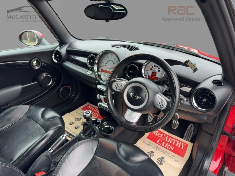 MINI 1.6 S CONVERTIBLE 6 SPEED PETROL MANUAL CHILI PACK FULL LEATHER HEATED SEATS BLUETOOTH CD PLAYER PARKING AIDS ONLY 65000 MILES SH NO ULEZ CHARGE 72-74 Mitcham Road