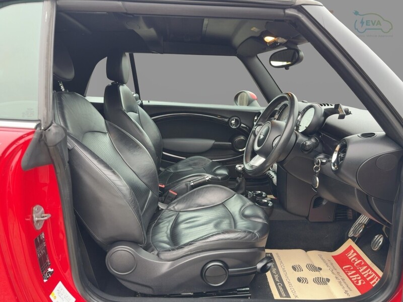 MINI 1.6 S CONVERTIBLE 6 SPEED PETROL MANUAL CHILI PACK FULL LEATHER HEATED SEATS BLUETOOTH CD PLAYER PARKING AIDS ONLY 65000 MILES SH NO ULEZ CHARGE 72-74 Mitcham Road