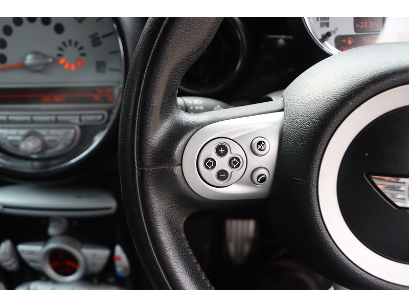MINI 1.6 S CONVERTIBLE 6 SPEED PETROL MANUAL CHILI PACK FULL LEATHER HEATED SEATS BLUETOOTH CD PLAYER PARKING AIDS ONLY 65000 MILES SH NO ULEZ CHARGE 72-74 Mitcham Road