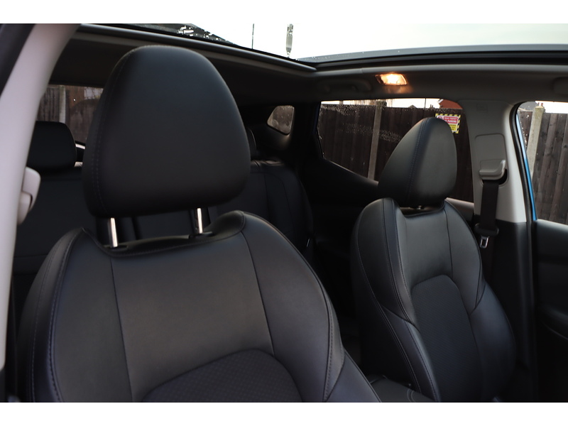 Nissan 1.3 DIG-T TEKNA SUV 5DR PETROL MANUAL PAN ROOF HEATED SEATS SAT NAV BLUETOOTH APPLE CARPLAY REAR & 360 CAMERA PARKING AIDS 57000 MILES FSH 6 SERVICES 72-74 Mitcham Road