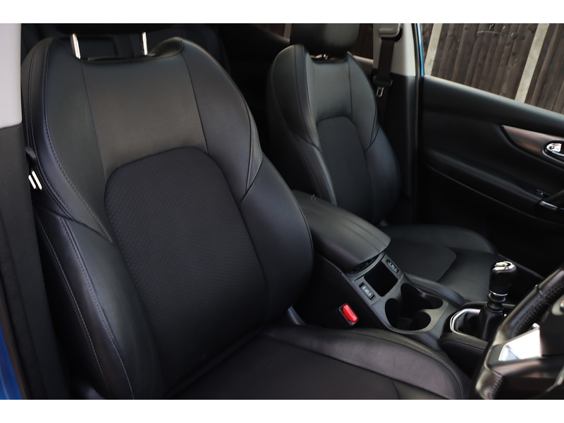 Nissan 1.3 DIG-T TEKNA SUV 5DR PETROL MANUAL PAN ROOF HEATED SEATS SAT NAV BLUETOOTH APPLE CARPLAY REAR & 360 CAMERA PARKING AIDS 57000 MILES FSH 6 SERVICES 72-74 Mitcham Road