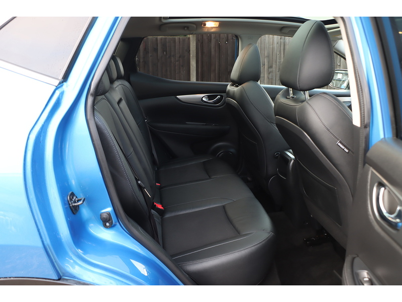 Nissan 1.3 DIG-T TEKNA SUV 5DR PETROL MANUAL PAN ROOF HEATED SEATS SAT NAV BLUETOOTH APPLE CARPLAY REAR & 360 CAMERA PARKING AIDS 57000 MILES FSH 6 SERVICES 72-74 Mitcham Road