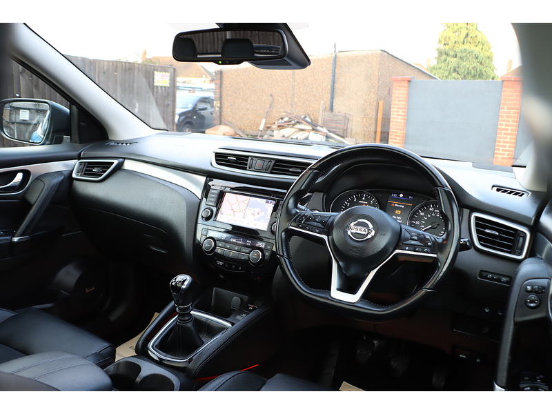 Nissan 1.3 DIG-T TEKNA SUV 5DR PETROL MANUAL PAN ROOF HEATED SEATS SAT NAV BLUETOOTH APPLE CARPLAY REAR & 360 CAMERA PARKING AIDS 57000 MILES FSH 6 SERVICES 72-74 Mitcham Road