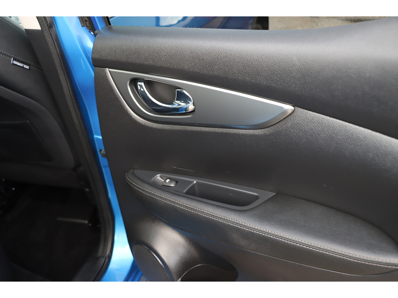 Nissan 1.3 DIG-T TEKNA SUV 5DR PETROL MANUAL PAN ROOF HEATED SEATS SAT NAV BLUETOOTH APPLE CARPLAY REAR & 360 CAMERA PARKING AIDS 57000 MILES FSH 6 SERVICES 72-74 Mitcham Road