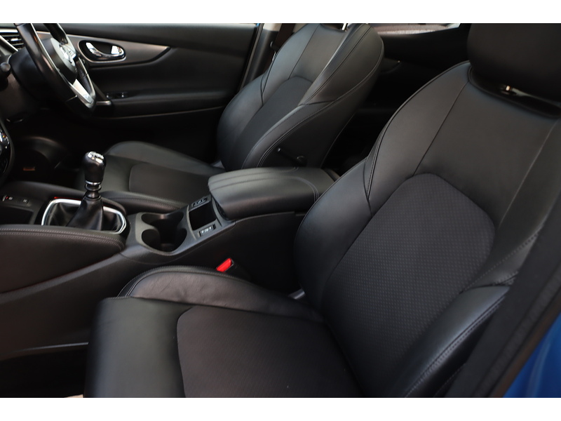 Nissan 1.3 DIG-T TEKNA SUV 5DR PETROL MANUAL PAN ROOF HEATED SEATS SAT NAV BLUETOOTH APPLE CARPLAY REAR & 360 CAMERA PARKING AIDS 57000 MILES FSH 6 SERVICES 72-74 Mitcham Road