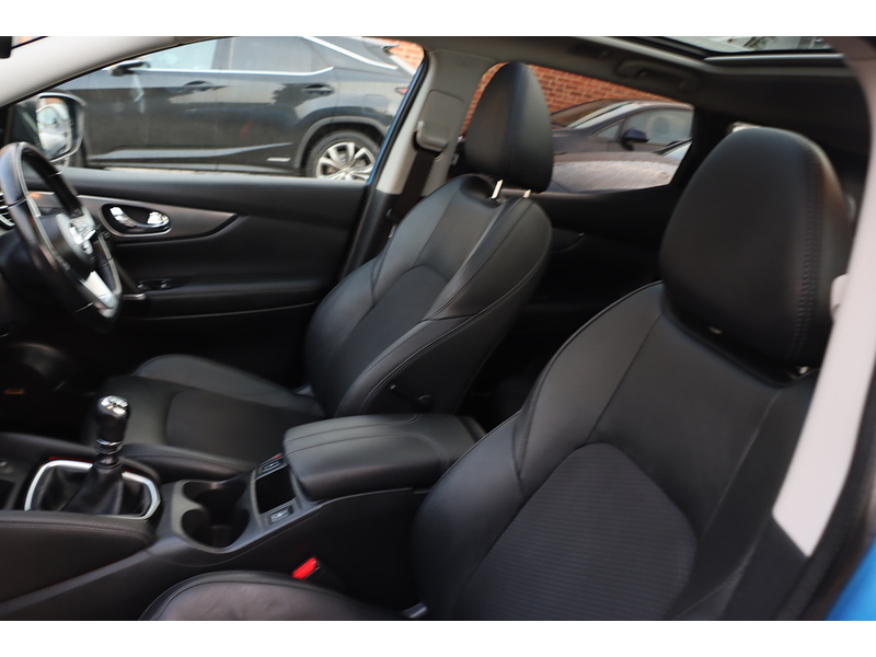 Nissan 1.3 DIG-T TEKNA SUV 5DR PETROL MANUAL PAN ROOF HEATED SEATS SAT NAV BLUETOOTH APPLE CARPLAY REAR & 360 CAMERA PARKING AIDS 57000 MILES FSH 6 SERVICES 72-74 Mitcham Road