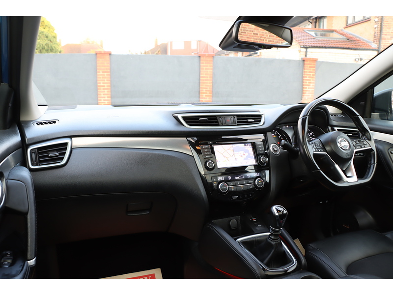 Nissan 1.3 DIG-T TEKNA SUV 5DR PETROL MANUAL PAN ROOF HEATED SEATS SAT NAV BLUETOOTH APPLE CARPLAY REAR & 360 CAMERA PARKING AIDS 57000 MILES FSH 6 SERVICES 72-74 Mitcham Road