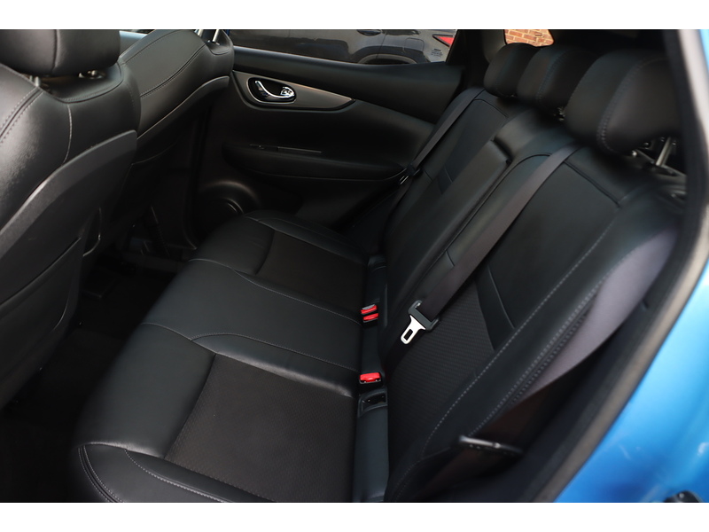 Nissan 1.3 DIG-T TEKNA SUV 5DR PETROL MANUAL PAN ROOF HEATED SEATS SAT NAV BLUETOOTH APPLE CARPLAY REAR & 360 CAMERA PARKING AIDS 57000 MILES FSH 6 SERVICES 72-74 Mitcham Road